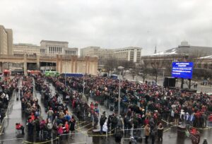 Trump supporters line up in freezing temps 18 hours before Milwaukee rally
