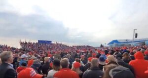 FOOTAGE: LOOK AT THE SIZE OF THE CROWD AT THE MAGA RALLY FOR TRUMP IN NEW HAMPSHIRE!